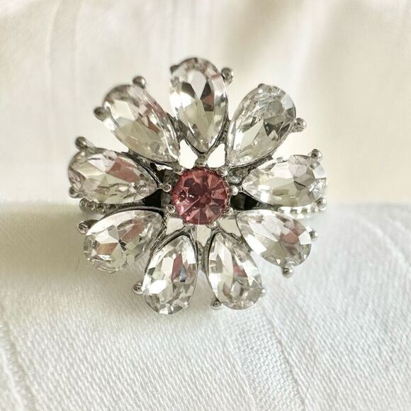 Light pink sparkly adjustable flower ring - Picture 3 of 4
